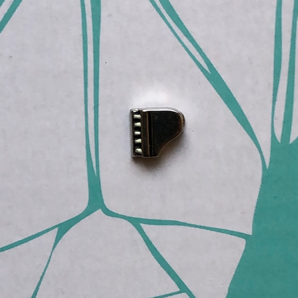 Piano‎ Charm